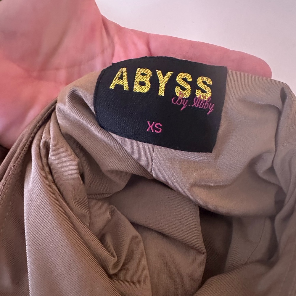 ABYSS BY ABBY Goldish/Champagne Built In Under Layer HiSlit Halter Neck Dress XS - Picture 9 of 16